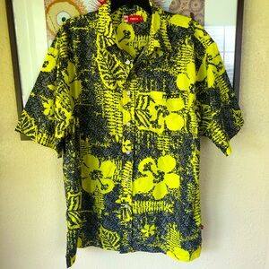 Hawaiian Shirt men L Buttons down Short sleeve Tropical Hibiscus Shirt